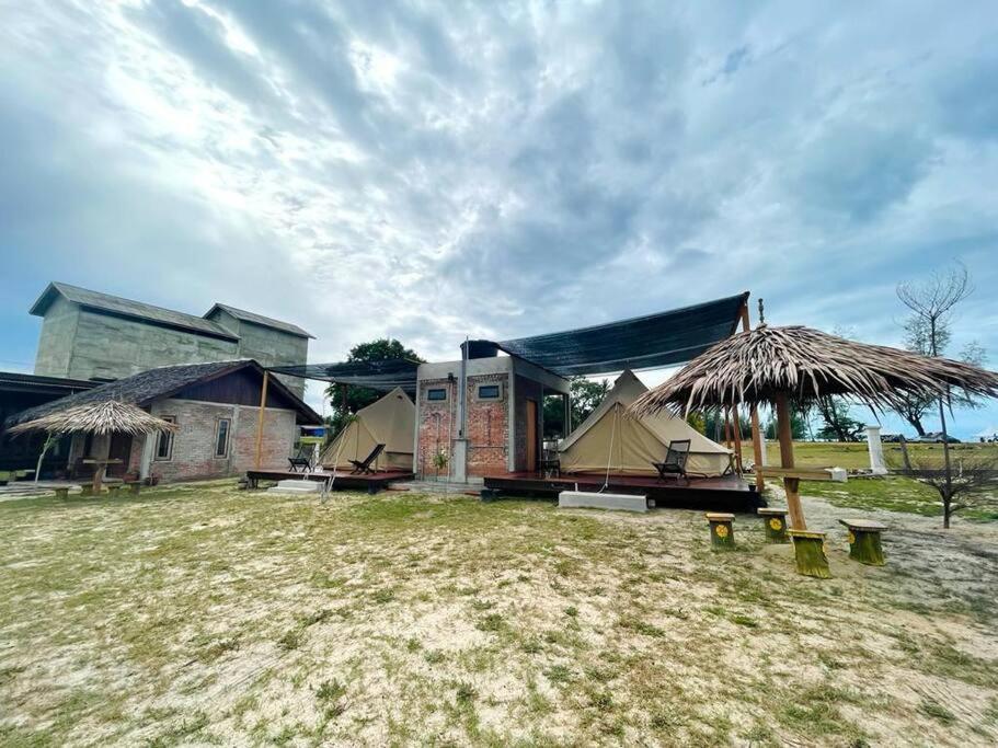 Rembulan Escape Bell Tent 1 カンポン・ペナリック エクステリア 写真